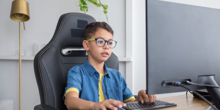 Jak wybrać ergonomiczne krzesło dla dziecka – poradnik 2026