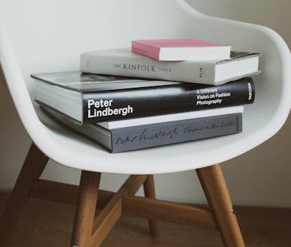 Nowoczesne białe krzesła skandynawskie – trendy 2026, ceny, modele